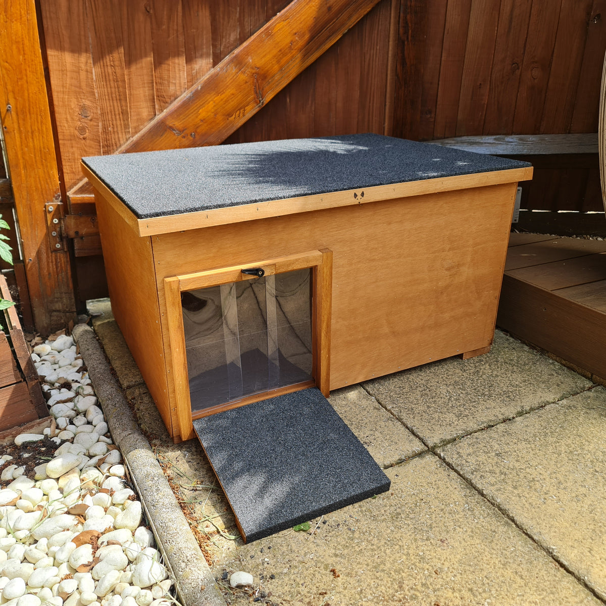 ** Tortoise House with Tube Heater ** – Dingo