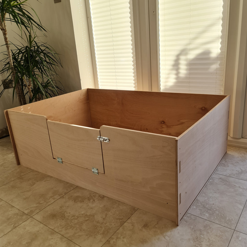Detailed dimensions of the large luxury whelping box – perfect for medium to large dog breeds