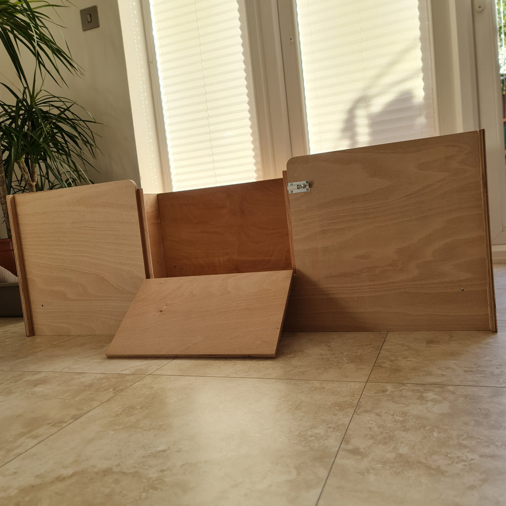 Spacious Dog Nesting Box with Lockable Entrance